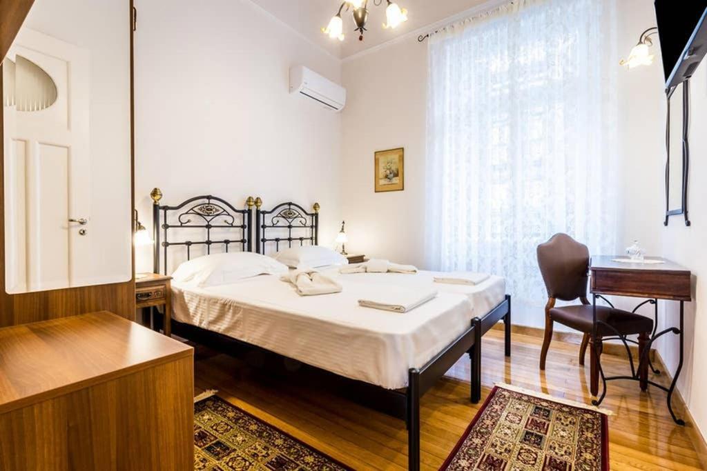 Neoclassical Apartment With 3 Bedrooms In El Pireo Exterior foto