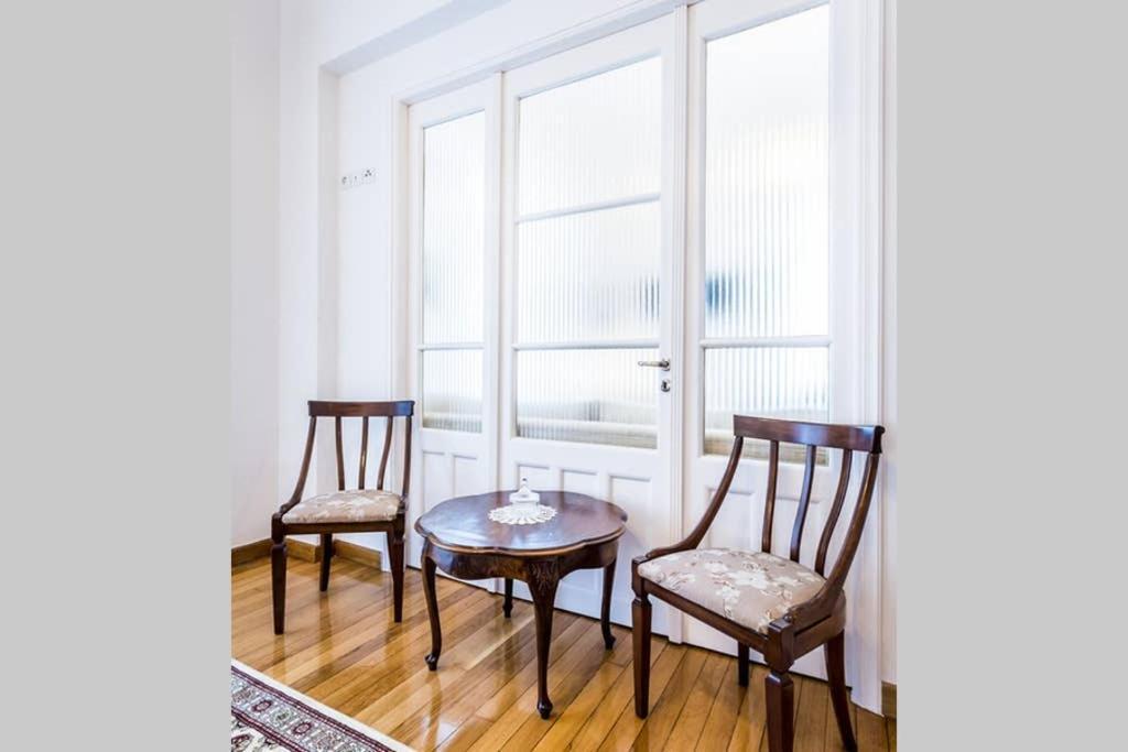 Neoclassical Apartment With 3 Bedrooms In El Pireo Exterior foto