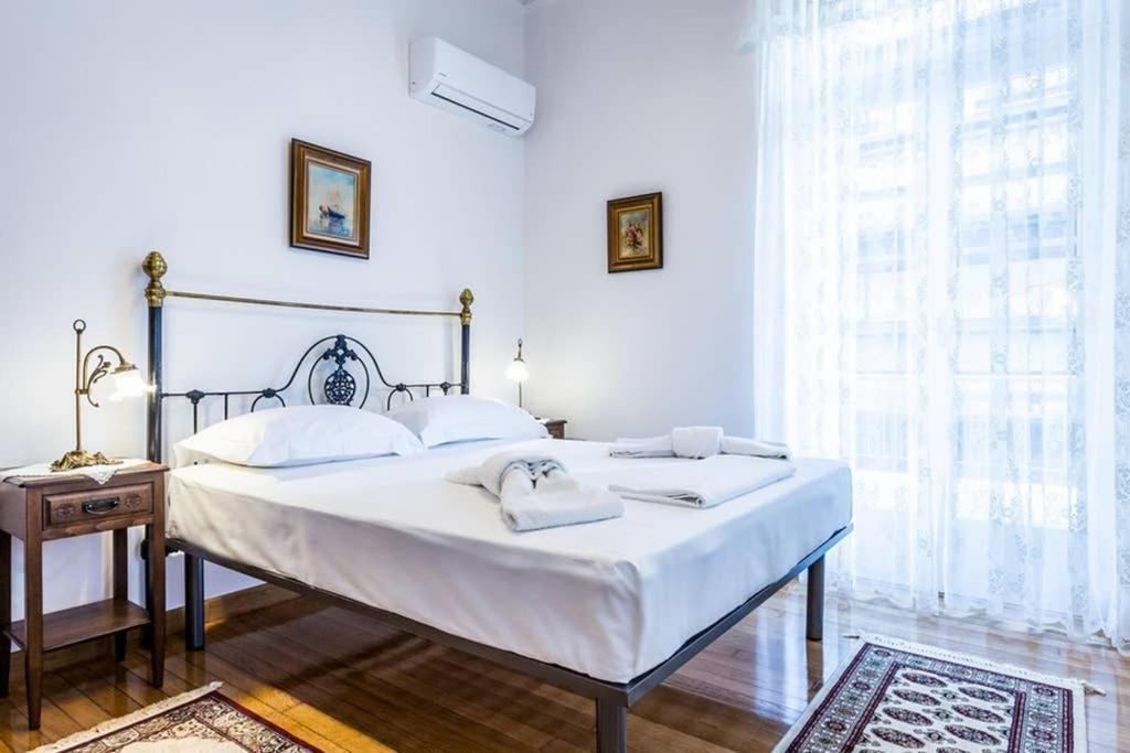 Neoclassical Apartment With 3 Bedrooms In El Pireo Exterior foto